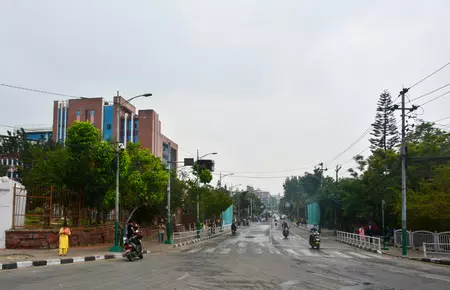 नेपाल में पटरी पर लौटने लगा जनजीवन, काठमांडू समेत अन्य इलाकों से कर्फ्यू हटाया गया नेपाल में पटरी पर लौटने लगा जनजीवन, काठमांडू समेत अन्य इलाकों से कर्फ्यू हटाया गया