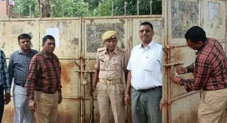 Bareilly: संपत्तियों पर कार्रवाई, मिशन कंपाउंड में अंग्रेजी स्कूल भी सील Bareilly: संपत्तियों पर कार्रवाई, मिशन कंपाउंड में अंग्रेजी स्कूल भी सील