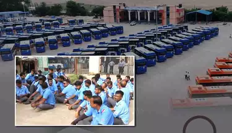 वेतन में देरी को लेकर अमा बस चालकों के विरोध प्रदर्शन से Bhubaneswar परिवहन प्रभावित वेतन में देरी को लेकर अमा बस चालकों के विरोध प्रदर्शन से Bhubaneswar परिवहन प्रभावित