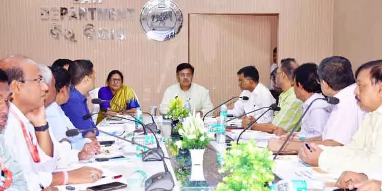पुरी के कायाकल्प के लिए परियोजनाओं में तेजी लाएं: उपमुख्यमंत्री पुरी के कायाकल्प के लिए परियोजनाओं में तेजी लाएं: उपमुख्यमंत्री