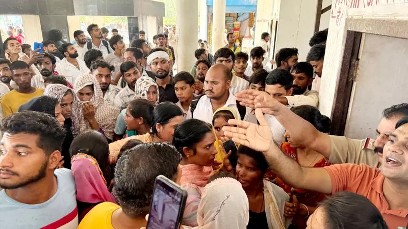 Haryana : निजी बस ऑपरेटर हमें सरकारी पास पर यात्रा करने से मना कर रहे हैं छात्र Haryana : निजी बस ऑपरेटर हमें सरकारी पास पर यात्रा करने से मना कर रहे हैं छात्र
