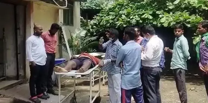 गर्भवती पत्नी को लेकर खेत गया था पति, धड़ाम से गिरी आकाशीय बिजली गर्भवती पत्नी को लेकर खेत गया था पति, धड़ाम से गिरी आकाशीय बिजली