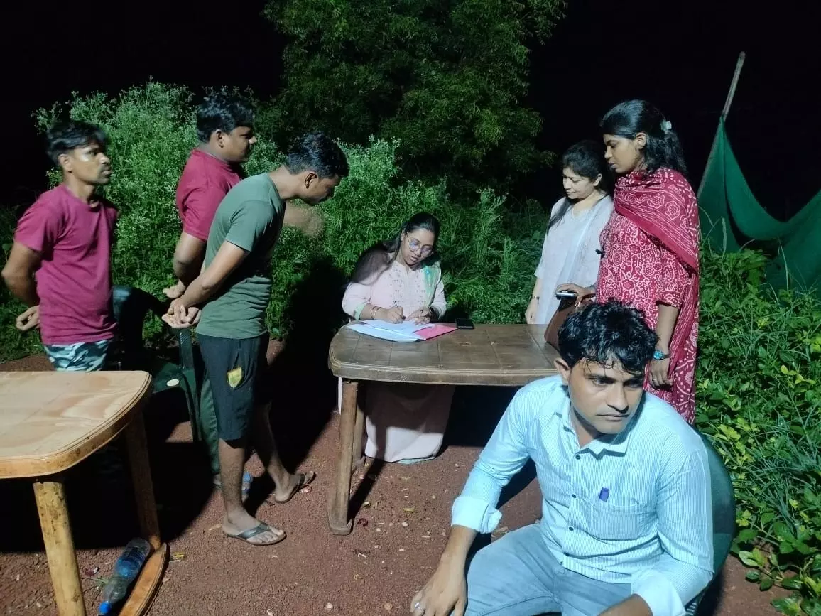 गुल्लू में अवैध मदिरा सेवन पर आबकारी विभाग की संयुक्त कार्रवाई गुल्लू में अवैध मदिरा सेवन पर आबकारी विभाग की संयुक्त कार्रवाई