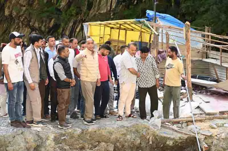 Jai Ram ने भरमौर का दौरा किया, आपदा पीड़ितों के लिए और अधिक राहत की मांग की Jai Ram ने भरमौर का दौरा किया, आपदा पीड़ितों के लिए और अधिक राहत की मांग की