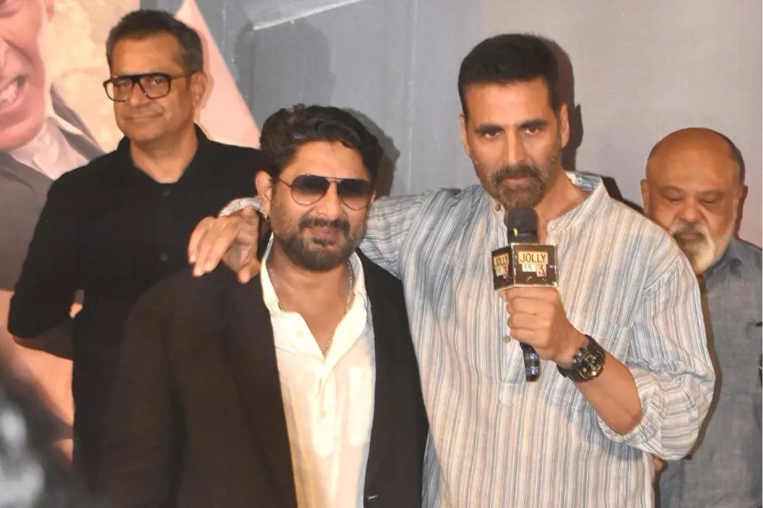 ‘जॉली एलएलबी 3’ के गाने पर आपत्ति, फिल्मी सितारों को कोर्ट से समन ‘जॉली एलएलबी 3’ के गाने पर आपत्ति, फिल्मी सितारों को कोर्ट से समन
