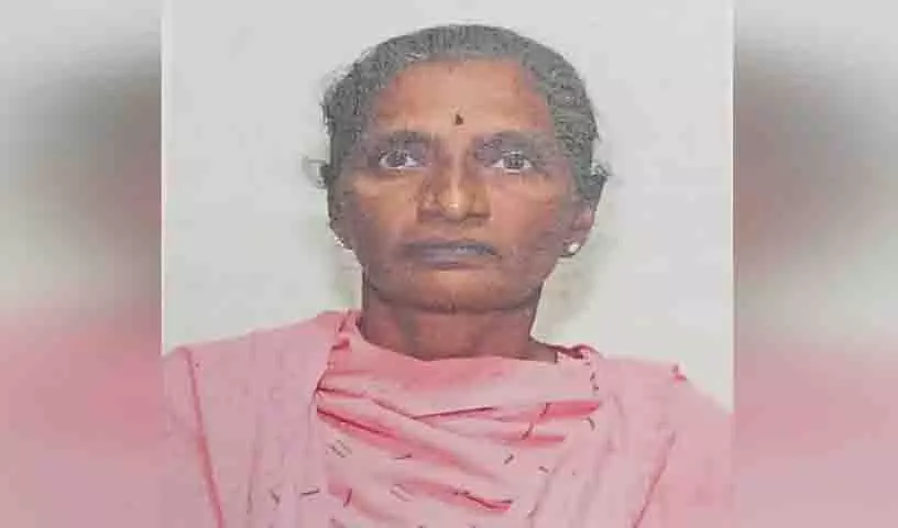 वरिष्ठ माओवादी नेता पद्मावती उर्फ Kalpana ने तेलंगाना में आत्मसमर्पण कर दिया वरिष्ठ माओवादी नेता पद्मावती उर्फ Kalpana ने तेलंगाना में आत्मसमर्पण कर दिया