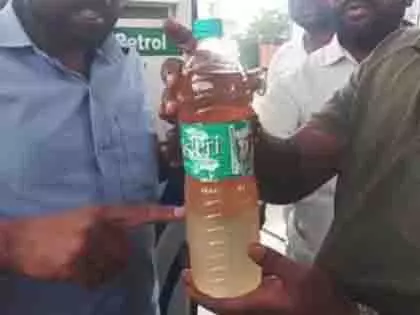 Sheriguda: मिलावटी पेट्रोल की आशंका, हैदराबाद के कार मालिक ने की शिकायत Sheriguda: मिलावटी पेट्रोल की आशंका, हैदराबाद के कार मालिक ने की शिकायत