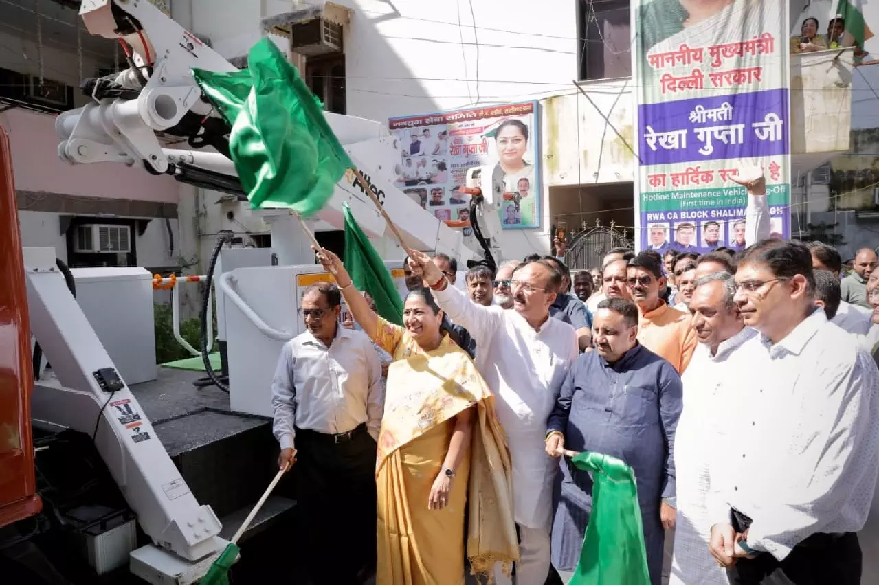 CM रेखा गुप्ता ने दिल्ली में देश की पहली हाई-टेक पावर केबल रिपेयर वैन का शुभारंभ किया CM रेखा गुप्ता ने दिल्ली में देश की पहली हाई-टेक पावर केबल रिपेयर वैन का शुभारंभ किया