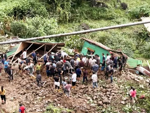 Sikkim : पश्चिम सिक्किम में भूस्खलन से 3 की मौत Sikkim : पश्चिम सिक्किम में भूस्खलन से 3 की मौत