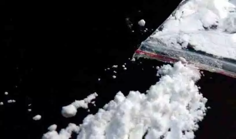 हैदराबाद में आबकारी अधिकारियों ने दो लोगों से MDMA ड्रग जब्त किया हैदराबाद में आबकारी अधिकारियों ने दो लोगों से MDMA ड्रग जब्त किया