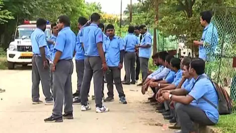 Bhubaneswar: अमा बस सेवा ठप, ड्राइवरों की वेतन हड़ताल जारी Bhubaneswar: अमा बस सेवा ठप, ड्राइवरों की वेतन हड़ताल जारी