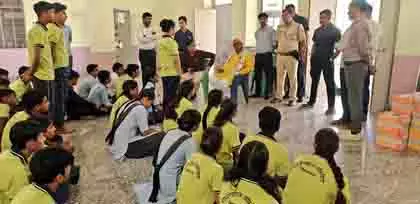 Rajasthan: मंत्री ने शिक्षा अधिकारी के खिलाफ सख्त कदम उठाने का दिया निर्देश Rajasthan: मंत्री ने शिक्षा अधिकारी के खिलाफ सख्त कदम उठाने का दिया निर्देश