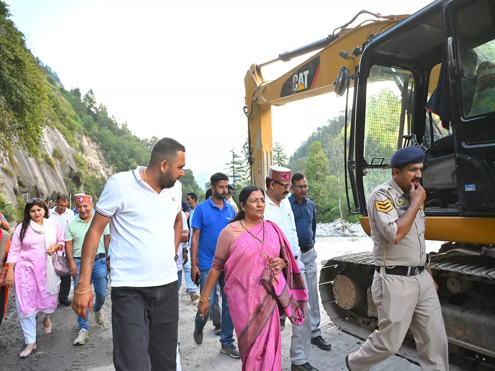 केंद्रीय मंत्री सावित्री ठाकुर ने हिमाचल प्रदेश में बाढ़ और भूस्खलन प्रभावित क्षेत्रों का निरीक्षण किया केंद्रीय मंत्री सावित्री ठाकुर ने हिमाचल प्रदेश में बाढ़ और भूस्खलन प्रभावित क्षेत्रों का निरीक्षण किया
