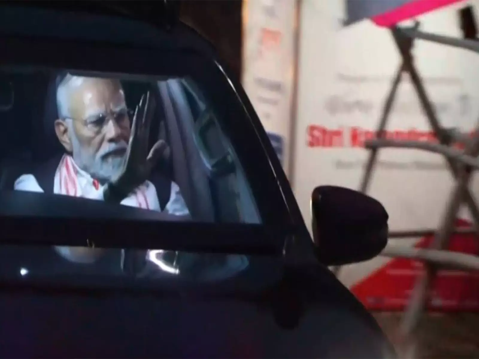 असम: PM मोदी ने गुवाहाटी में विशाल रोड शो किया असम: PM मोदी ने गुवाहाटी में विशाल रोड शो किया