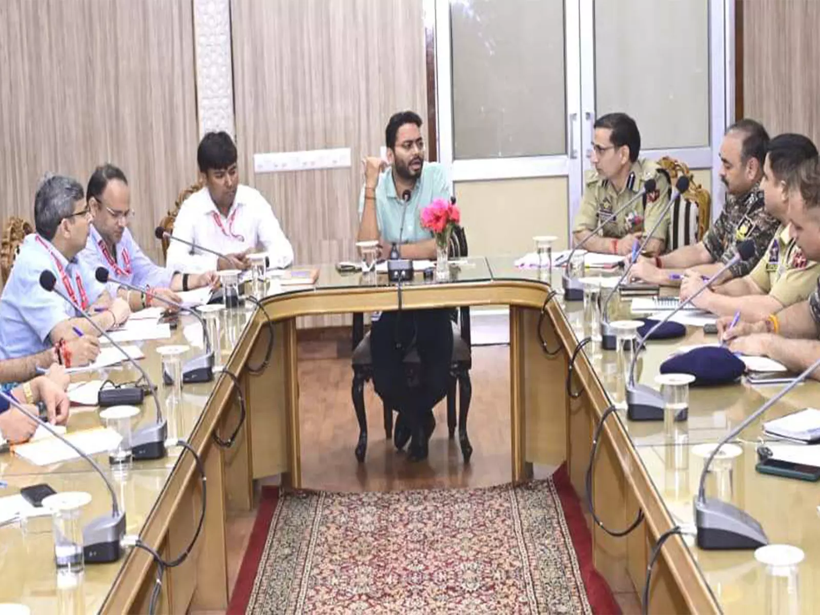 JK: वैष्णो देवी श्राइन बोर्ड के सीईओ ने शारदीय नवरात्र से पहले यात्रा तैयारियों की समीक्षा की JK: वैष्णो देवी श्राइन बोर्ड के सीईओ ने शारदीय नवरात्र से पहले यात्रा तैयारियों की समीक्षा की