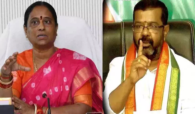 वारंगल कांग्रेस में मतभेद गहराए.. विधायक नयिनी ने मंत्री सुरेखा के खिलाफ शिकायत दर्ज कराई वारंगल कांग्रेस में मतभेद गहराए.. विधायक नयिनी ने मंत्री सुरेखा के खिलाफ शिकायत दर्ज कराई