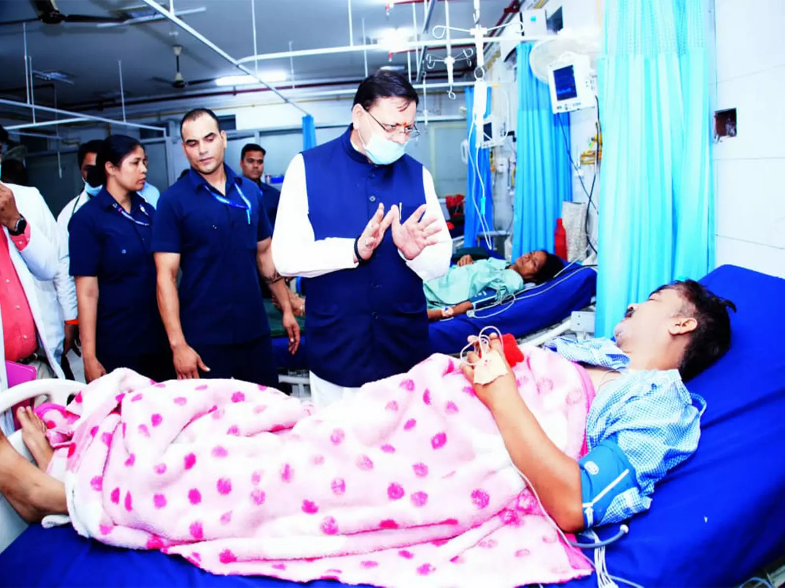CM धामी ने दून मेडिकल कॉलेज का निरीक्षण किया, स्वास्थ्य सेवाओं की समीक्षा की CM धामी ने दून मेडिकल कॉलेज का निरीक्षण किया, स्वास्थ्य सेवाओं की समीक्षा की
