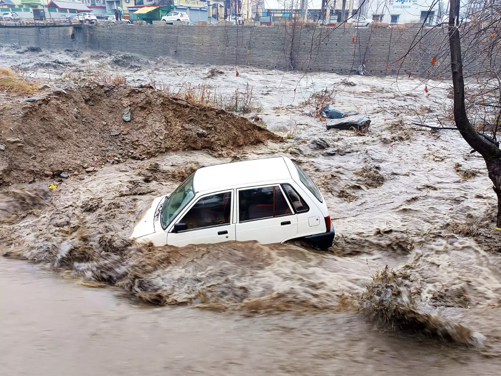 हिमाचल में मानसून का कहर: भारी तबाही हिमाचल में मानसून का कहर: भारी तबाही