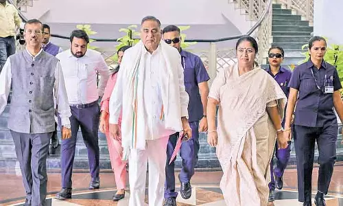 शिकायतों का प्राथमिकता से समाधान करें: मुख्यमंत्री रेखा गुप्ता