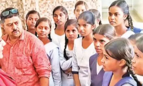 Bareilly: विद्यालय में भोजन सामग्री की जांच के लिए सैंपल लिए Bareilly: विद्यालय में भोजन सामग्री की जांच के लिए सैंपल लिए