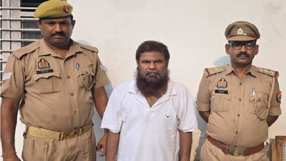 Bareilly: महमूद बेग रिमांड समाप्त, जेल में रखा गया Bareilly: महमूद बेग रिमांड समाप्त, जेल में रखा गया