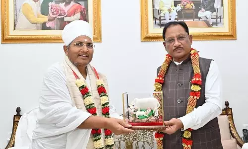 मुख्यमंत्री साय से पूज्य संत असंग देव ने की भेंट