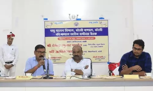 Bareilly: औचक निरीक्षण में डीएम ने कर्मचारियों पर जताई नाराजगी