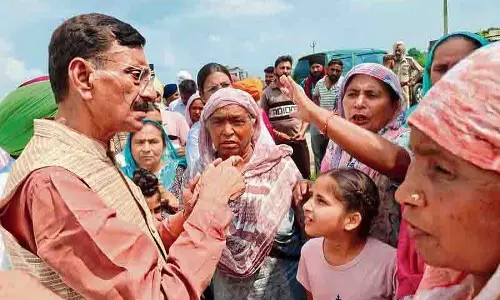 सीमा पर बाड़ लगाने के लिए पर्याप्त धनराशि उपलब्ध: State Minister