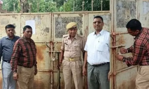 Bareilly: संपत्तियों पर कार्रवाई, मिशन कंपाउंड में अंग्रेजी स्कूल भी सील