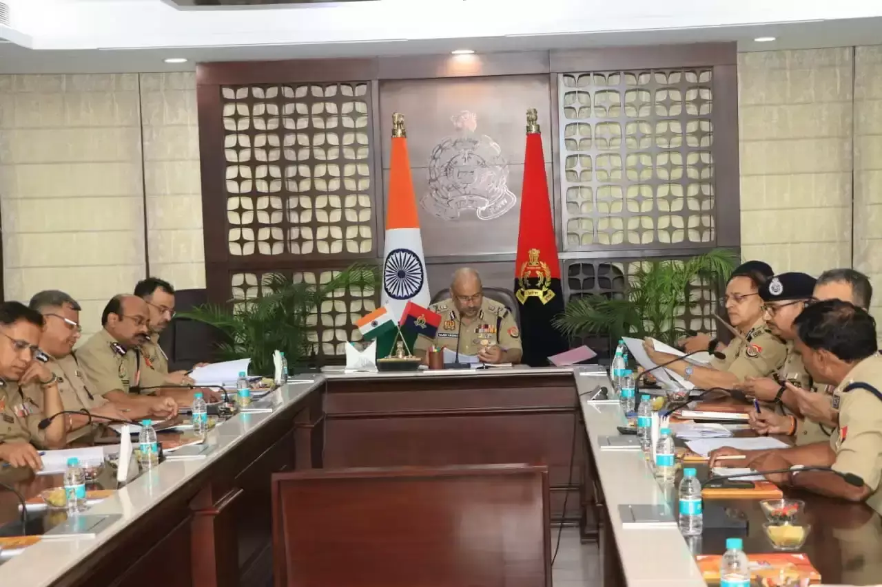 Lucknow: पुलिस प्रशासन में डीजीपी की कड़ी कार्रवाई