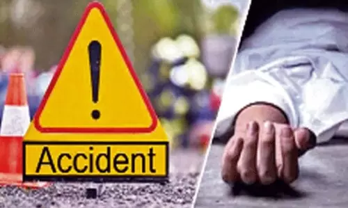 Sultanpur: बुजुर्ग ट्रक की चपेट में, मौके पर मौत Sultanpur: बुजुर्ग ट्रक की चपेट में, मौके पर मौत