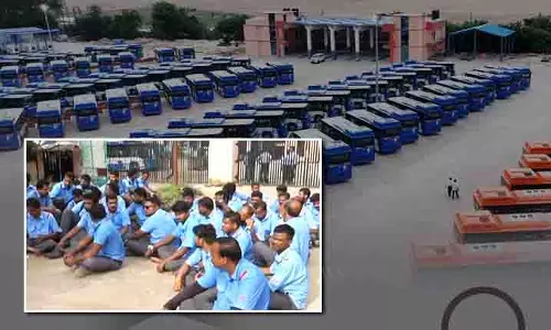वेतन में देरी को लेकर अमा बस चालकों के विरोध प्रदर्शन से Bhubaneswar परिवहन प्रभावित वेतन में देरी को लेकर अमा बस चालकों के विरोध प्रदर्शन से Bhubaneswar परिवहन प्रभावित