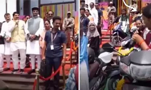छात्राओं को स्कूटी सौंपते हुए CM मोहन यादव का मजाकिया अंदाज़ वायरल छात्राओं को स्कूटी सौंपते हुए CM मोहन यादव का मजाकिया अंदाज़ वायरल