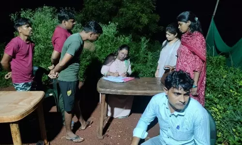 गुल्लू में अवैध मदिरा सेवन पर आबकारी विभाग की संयुक्त कार्रवाई गुल्लू में अवैध मदिरा सेवन पर आबकारी विभाग की संयुक्त कार्रवाई