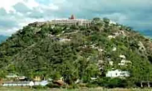 पलानी में 100 करोड़ रुपये मूल्य की मंदिर भूमि बरामद पलानी में 100 करोड़ रुपये मूल्य की मंदिर भूमि बरामद