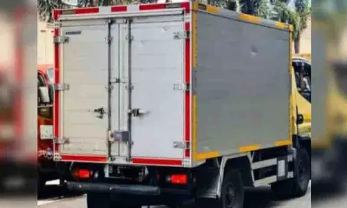 Telangana में रात्रिकालीन दुर्घटनाओं पर अंकुश लगाने के लिए रिफ्लेक्टिव टेप अनिवार्य Telangana में रात्रिकालीन दुर्घटनाओं पर अंकुश लगाने के लिए रिफ्लेक्टिव टेप अनिवार्य