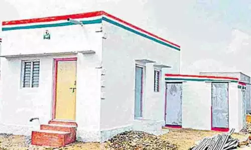 Bhongir में लाभार्थी को इंदिराम्मा आवास सहायता बीच में ही खोनी पड़ी Bhongir में लाभार्थी को इंदिराम्मा आवास सहायता बीच में ही खोनी पड़ी