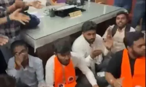 साइंस कॉलेज में हंगामे की खबर, प्रिंसिपल दफ्तर में घुसे स्टूडेंट्स