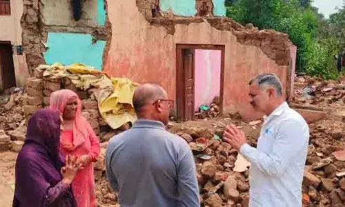 धर्माणी ने Ghumarwin में बारिश प्रभावित परिवारों को पूर्ण सहायता का आश्वासन दिया धर्माणी ने Ghumarwin में बारिश प्रभावित परिवारों को पूर्ण सहायता का आश्वासन दिया
