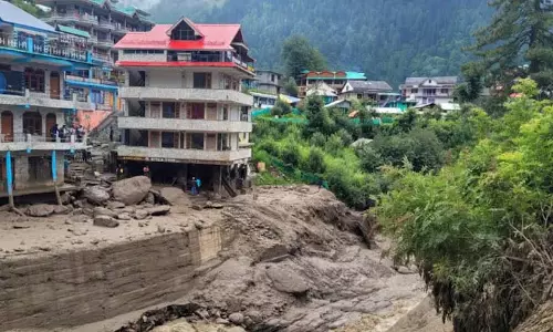 Himachal Pradesh: बिलासपुर में बादल फटने से वाहन दबे, खेत तबाह Himachal Pradesh: बिलासपुर में बादल फटने से वाहन दबे, खेत तबाह