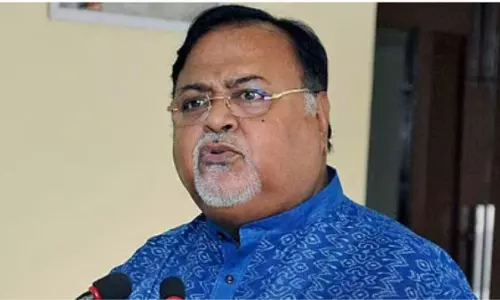 Kolkata: पार्थ चटर्जी समेत 28 पर आरोप तय, घोटाले की गूंज Kolkata: पार्थ चटर्जी समेत 28 पर आरोप तय, घोटाले की गूंज