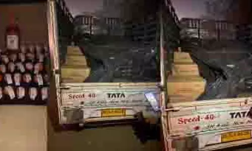 Delhi: 5,736 बोतल अवैध शराब के साथ तस्कर गिरफ्तार
