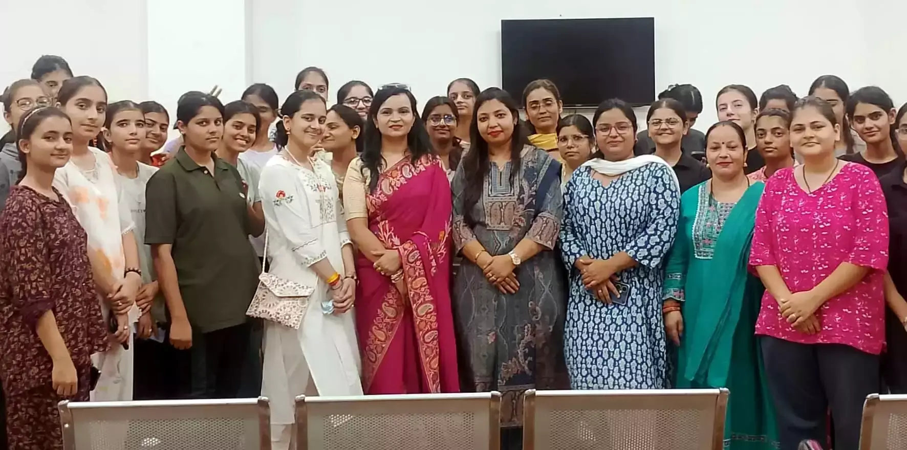 Hisar: मन को संतुलित रखो, जीवन खुशहाल होगा: डॉ. सुमन Hisar: मन को संतुलित रखो, जीवन खुशहाल होगा: डॉ. सुमन