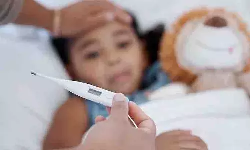 Indore: फ्लू के मामले तेजी से बढ़े, बुखार और खांसी से परेशान लोग Indore: फ्लू के मामले तेजी से बढ़े, बुखार और खांसी से परेशान लोग
