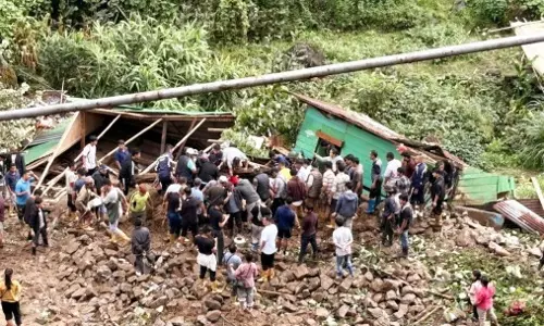 Sikkim : पश्चिम सिक्किम में भूस्खलन से 3 की मौत Sikkim : पश्चिम सिक्किम में भूस्खलन से 3 की मौत