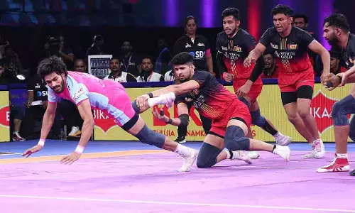 Pro Kabaddi League 12: बेंगलुरु बुल्स ने जयपुर पिंक पैंथर्स को मात दी Pro Kabaddi League 12: बेंगलुरु बुल्स ने जयपुर पिंक पैंथर्स को मात दी