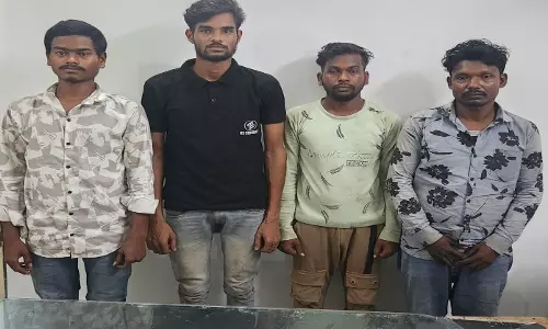 रायपुर में पुलिसकर्मी पर हमला: शराब पीकर हुल्लड़ मचाने वाले 4 आरोपी गिरफ्तार रायपुर में पुलिसकर्मी पर हमला: शराब पीकर हुल्लड़ मचाने वाले 4 आरोपी गिरफ्तार