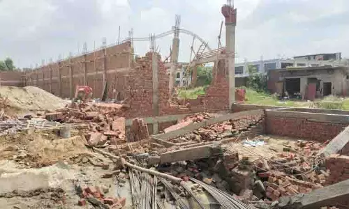 MC ने निर्माणाधीन अवैध कॉलोनी और चार इमारतों को ध्वस्त किया MC ने निर्माणाधीन अवैध कॉलोनी और चार इमारतों को ध्वस्त किया