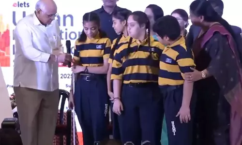 CM भूपेंद्र पटेल ने नेत्रहीन छात्रा को माइक देकर और उसकी बातें सुनकर विनम्रता का दिया परिचय