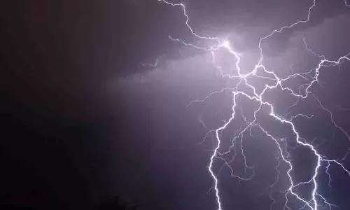 Odisha: गांव में बिजली गिरने से 3 की मौत, 2 गंभीर रूप से घायल Odisha: गांव में बिजली गिरने से 3 की मौत, 2 गंभीर रूप से घायल